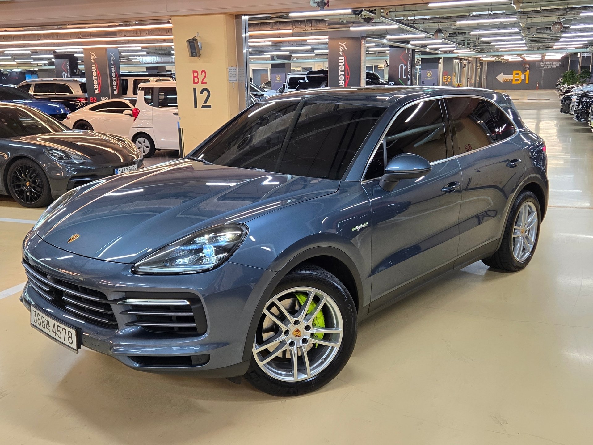PORSCHE CAYENNE - View 1