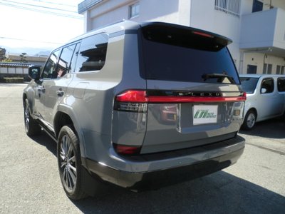 صورة 4 لـ 2025 Lexus GX