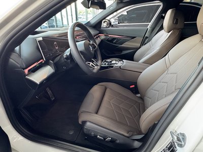2026 BMW 5 SERIES 照片 10