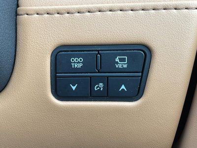 2022 Lexus LX — миниатюра 33