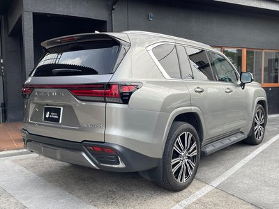 صورة 5 لـ 2022 Lexus LX