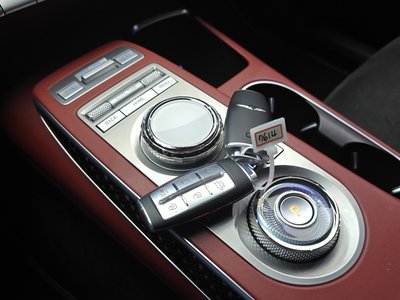 2022 Genesis GV70 photo 9