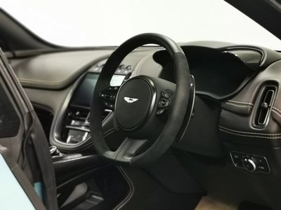 ASTON MARTIN DBX - 9