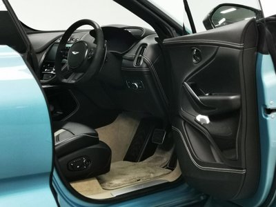 ASTON MARTIN DBX - 7