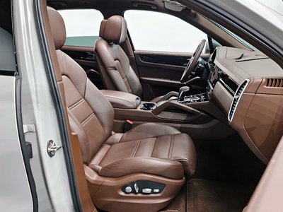 PORSCHE CAYENNE - 10