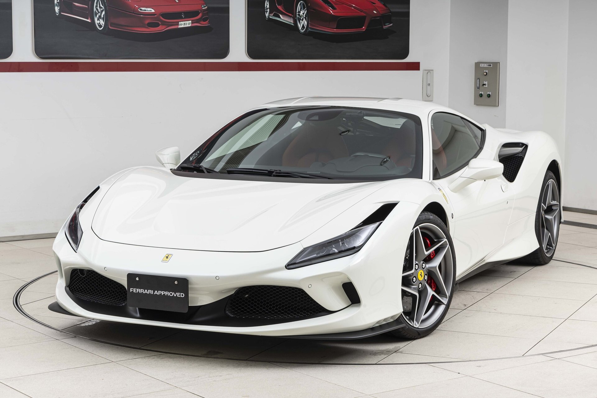 FERRARI F8 TRIBUTO - View 1