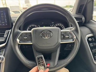 TOYOTA LAND CRUISER 300 - 7