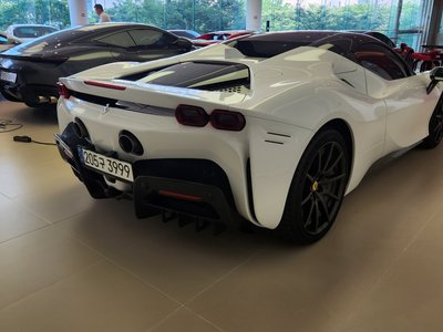 FERRARI SF90 - 4