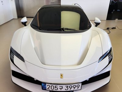 FERRARI SF90 - 1