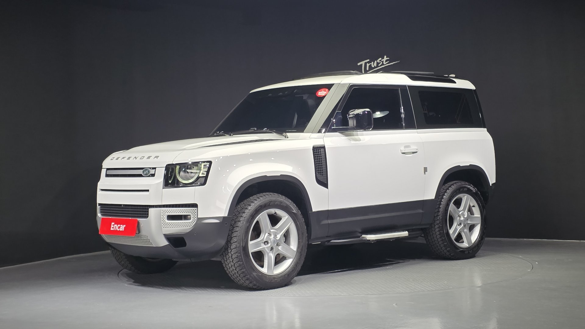 LAND ROVER DEFENDER - View 1