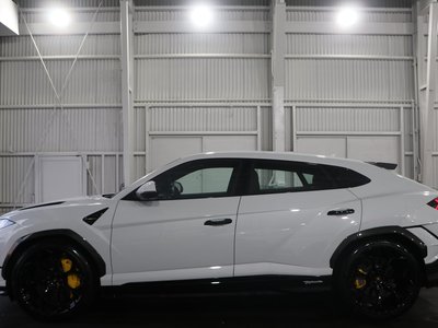 LAMBORGHINI URUS - 3