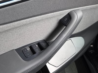 2026 Tesla MODEL Y thumbnail 27