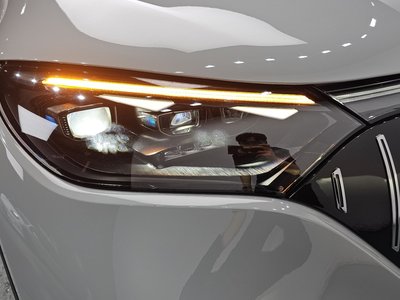 MERCEDES-BENZ EQE - 9