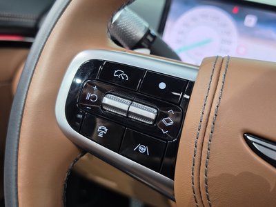 2025 Genesis GV70 — миниатюра 15