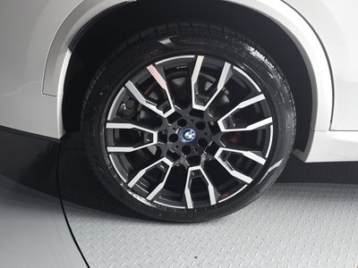 صورة 6 لـ 2023 BMW X5