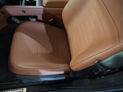 LAND ROVER DEFENDER - 9