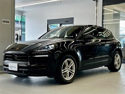 PORSCHE MACAN - 1