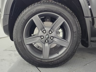 LAND ROVER DEFENDER - 9