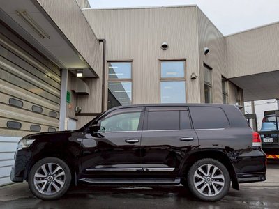 TOYOTA LAND CRUISER 200 - 7