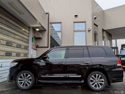 TOYOTA LAND CRUISER 200 - 8