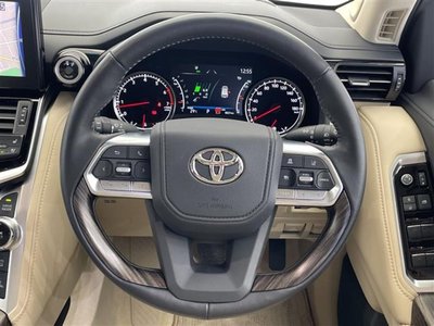 TOYOTA LAND CRUISER 300 - 9