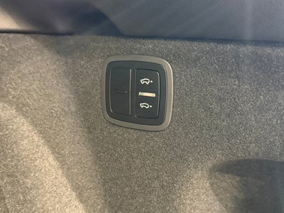 PORSCHE MACAN - 10