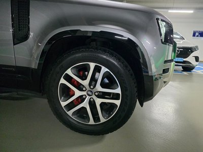 LAND ROVER DEFENDER - 8