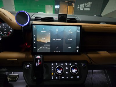 LAND ROVER DEFENDER - 9