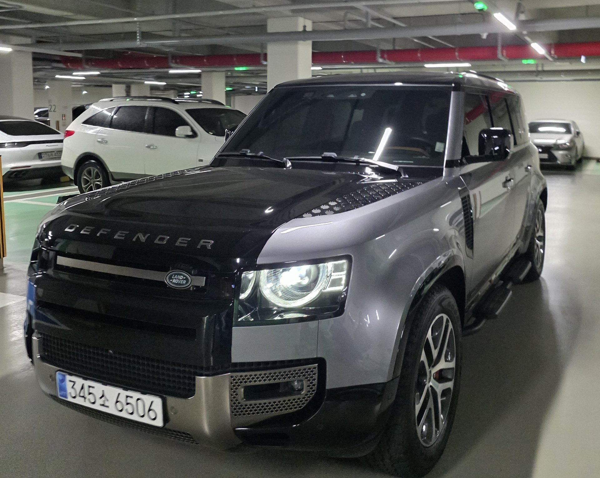 LAND ROVER DEFENDER - View 1