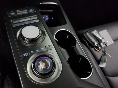 صورة 9 لـ 2022 Genesis GV70