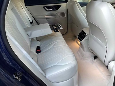 MERCEDES-BENZ EQE - 10