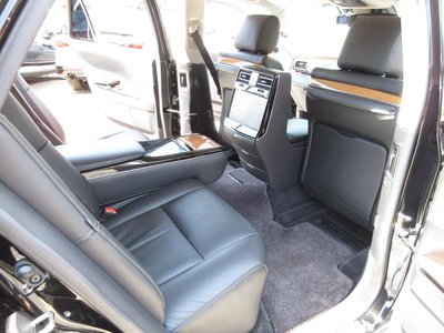 TOYOTA CENTURY - 10