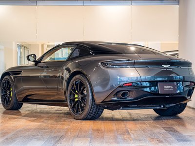 ASTON MARTIN DB11 - 7