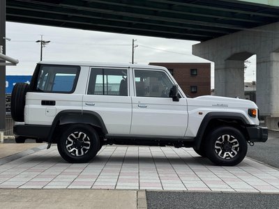 TOYOTA LAND CRUISER 70 - 6