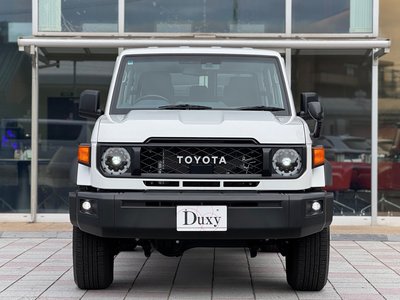 TOYOTA LAND CRUISER 70 - 9