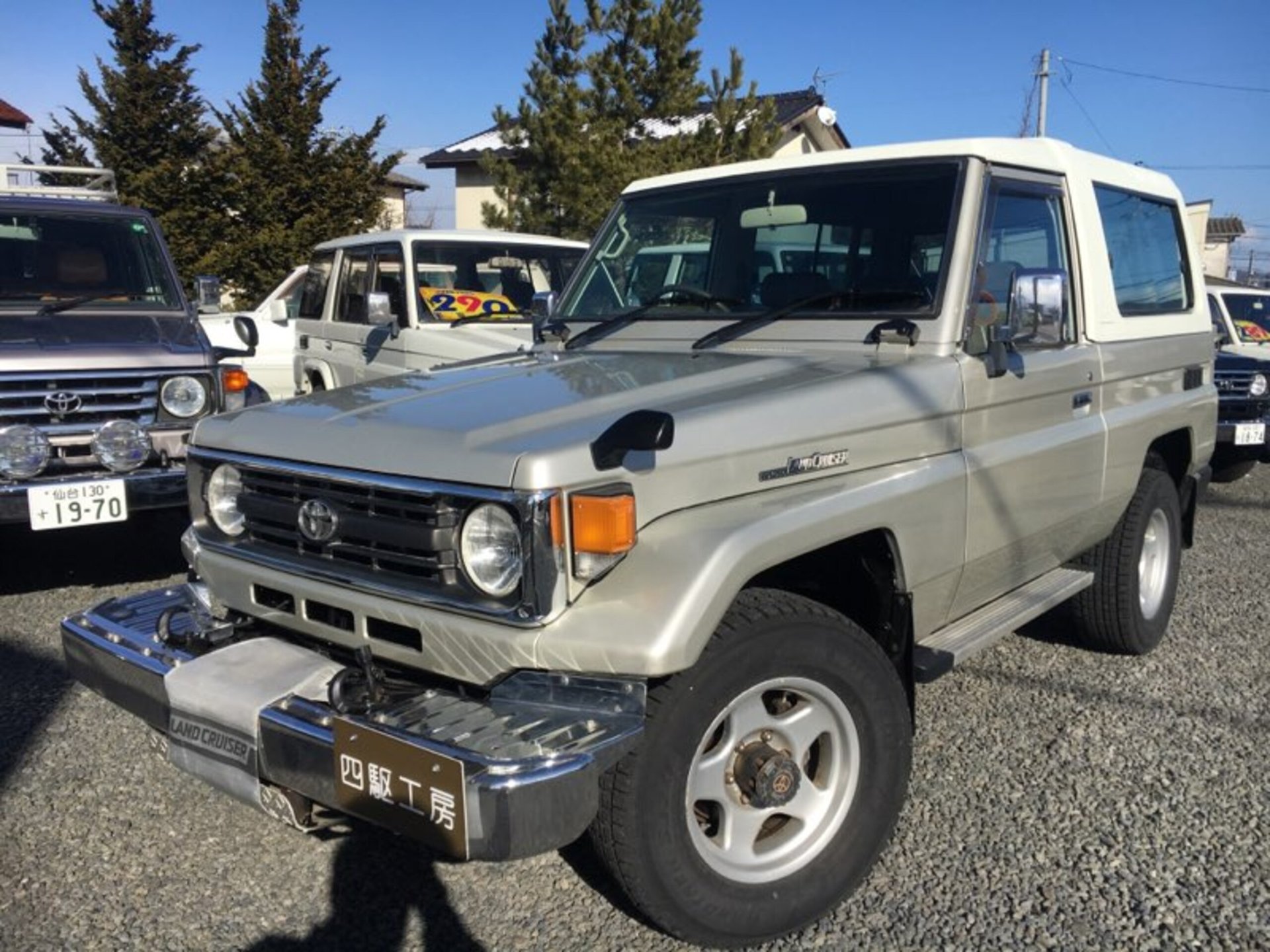 TOYOTA LAND CRUISER 70 - View 1