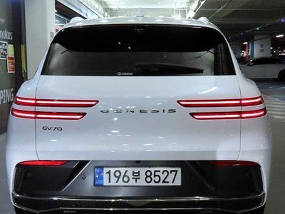 صورة 6 لـ 2024 Genesis GV70