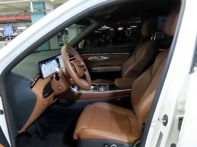 صورة 7 لـ 2024 Genesis GV70