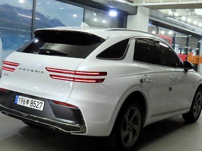 صورة 3 لـ 2024 Genesis GV70