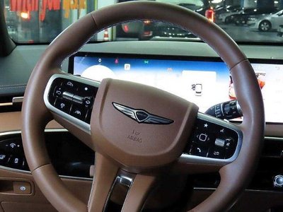 صورة 8 لـ 2024 Genesis GV70