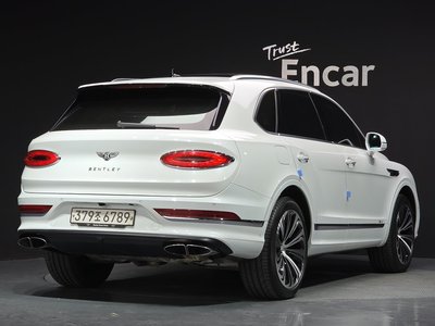 2023 Bentley BENTAYGA photo 3