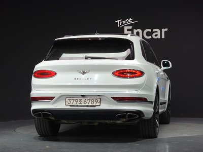 2023 Bentley BENTAYGA photo 4