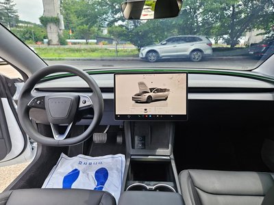 صورة 10 لـ 2025 Tesla MODEL 3