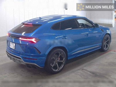 LAMBORGHINI URUS - 5