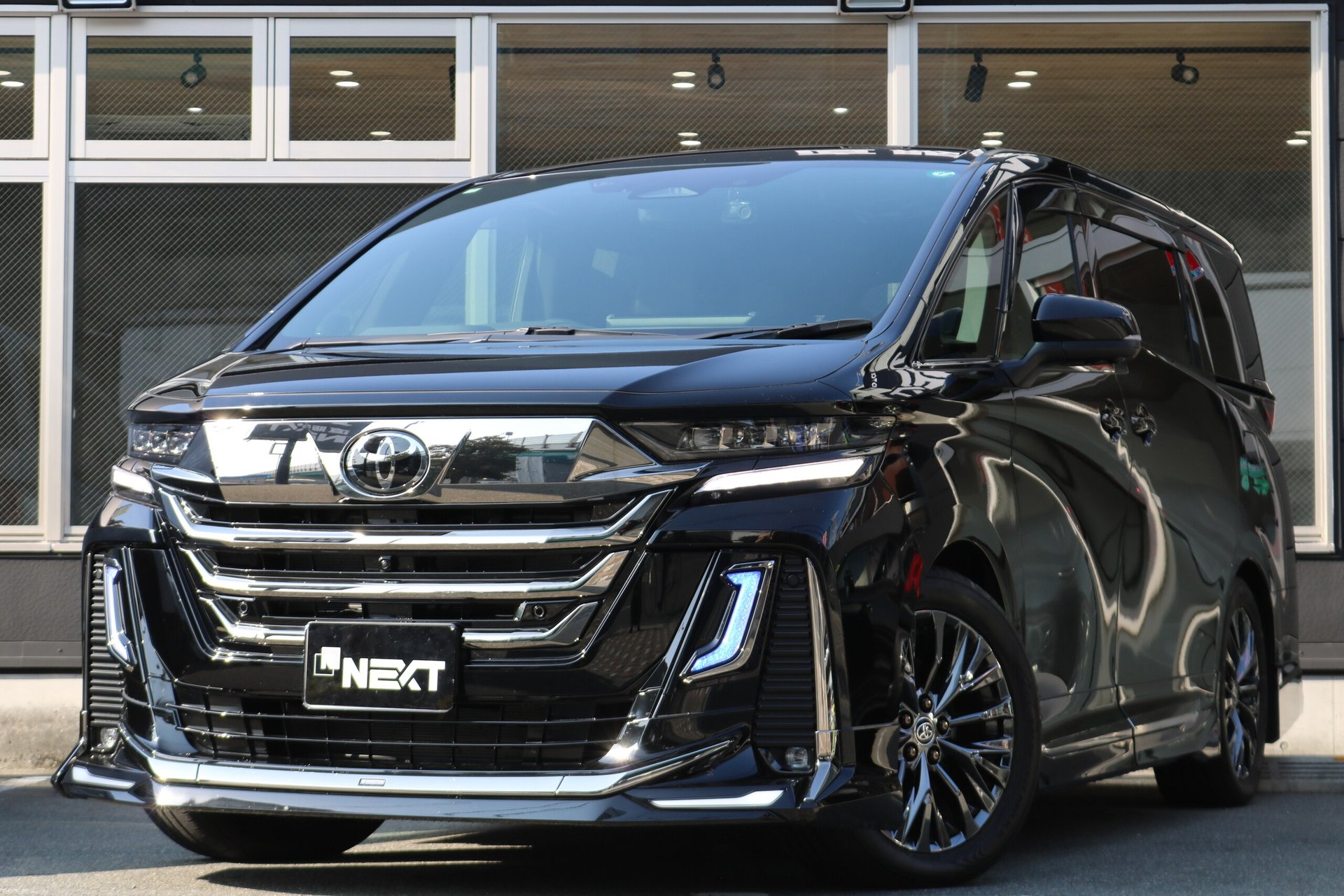 TOYOTA VELLFIRE - View 1