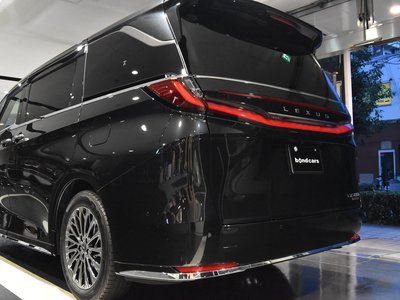صورة 8 لـ 2025 Lexus LM