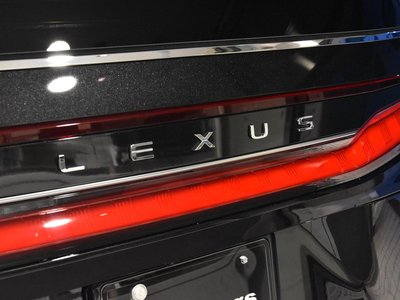 2025 Lexus LM — миниатюра 13