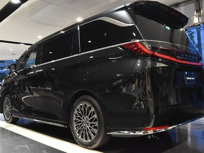 صورة 4 لـ 2025 Lexus LM