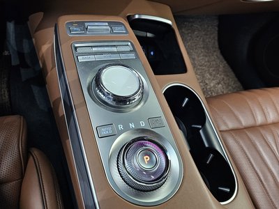 2021 Genesis GV70 photo 9