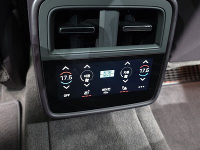 2021 Porsche TAYCAN thumbnail 24